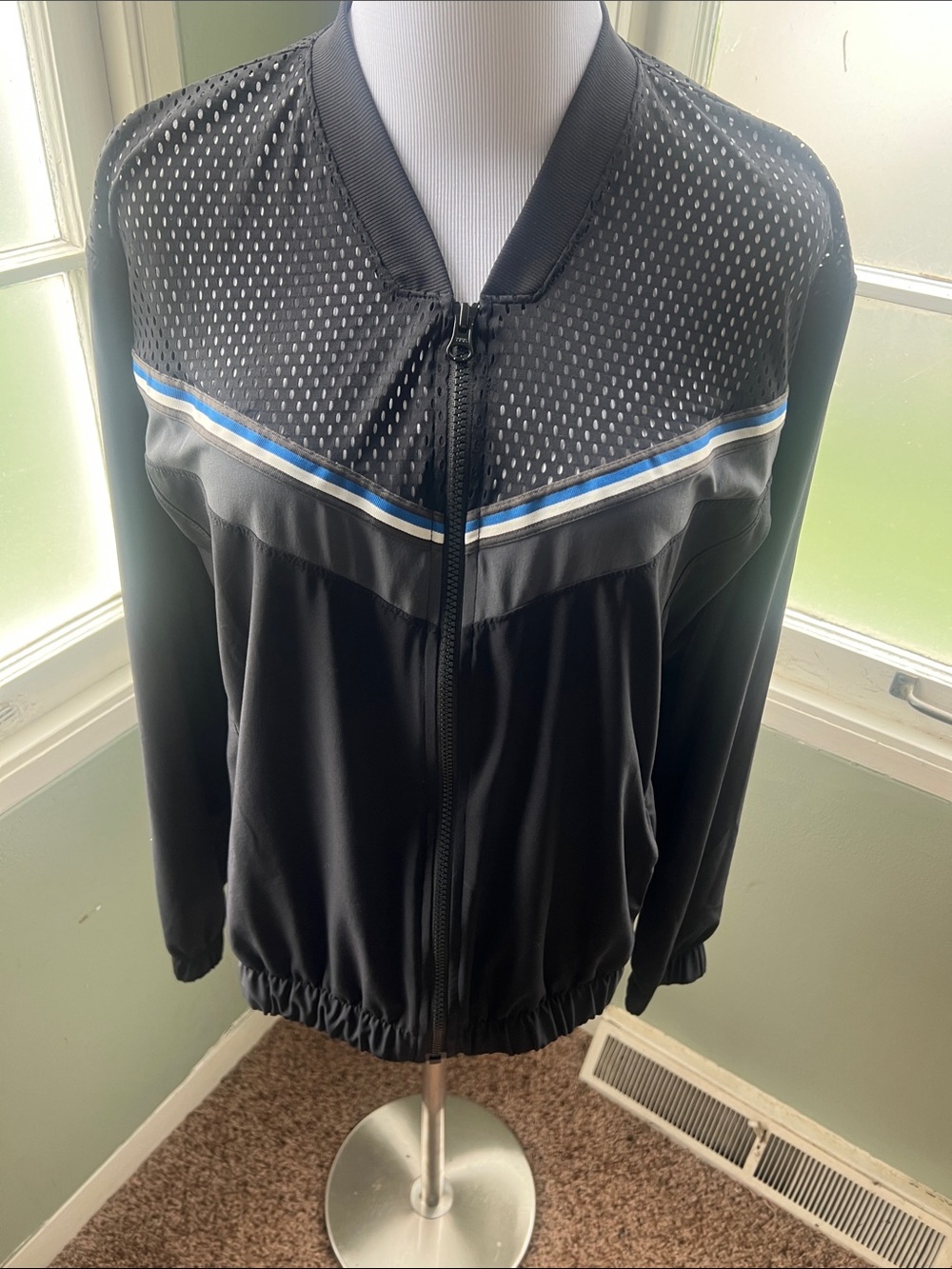 Zella Windbreaker with Perforated Top and Back Large